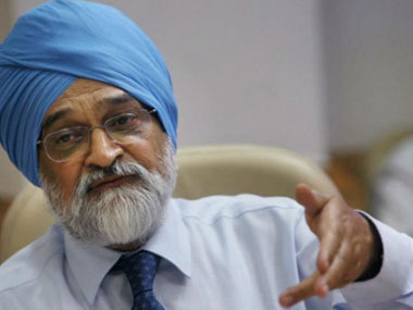 Poor economy derails Planning Commission's ambitious 8% growth target Poor economy derails Planning Commission's ambitious 8% growth target