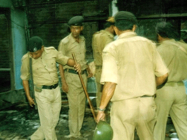 Bomb in auto-rickshaw passenger's bag explodes, kills one in WB Bomb in auto-rickshaw passenger's bag explodes, kills one in WB