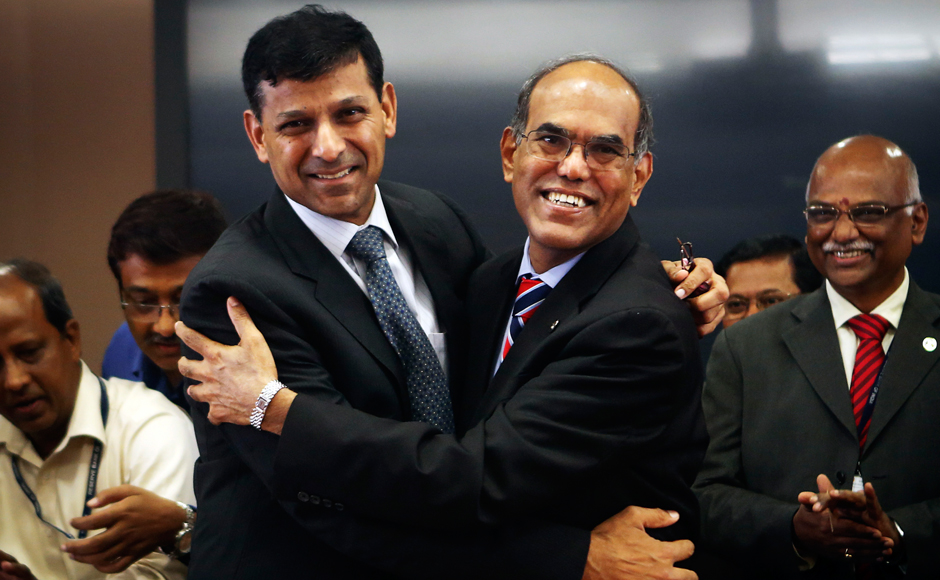 All smiles: Relieved and happy Subbarao hands baton to Rajan All smiles: Relieved and happy Subbarao hands baton to Rajan