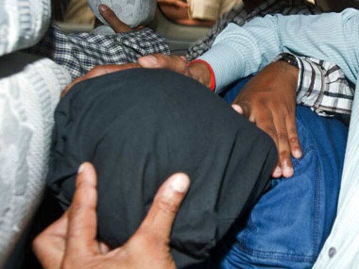 Kamal Farooqui fit to be in Pakistan: Praveen Togadia