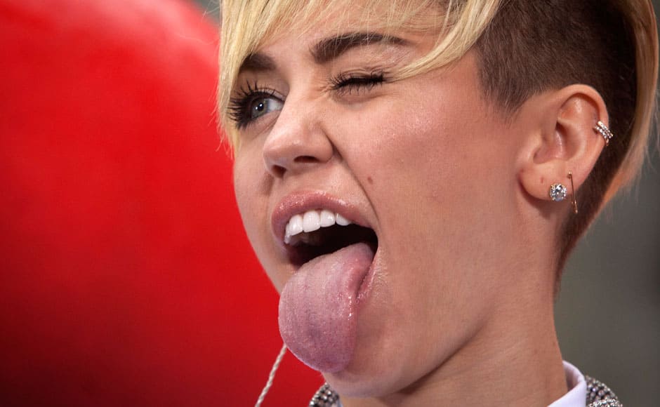 Singer Miley Cyrus performs on NBC's 'Today' show in New York, October 7, 2013. REUTERS/Carlo Allegri 