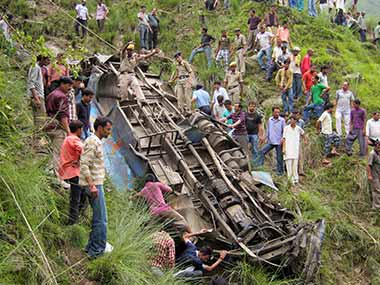 Punjab: 20 pilgrims killed as mini truck falls in gorge Punjab: 20 pilgrims killed as mini truck falls in gorge