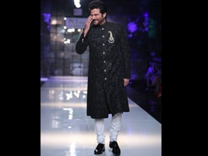 Anil Kapoor turns show stopper at Wills Lifestyle India Fashion Week