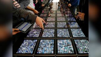 Backed by lower-priced iPhones, Apple's sales rise but earnings fall 