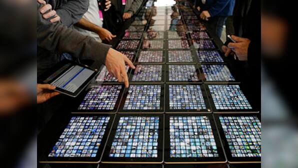 Backed by lower-priced iPhones, Apple's sales rise but earnings fall 