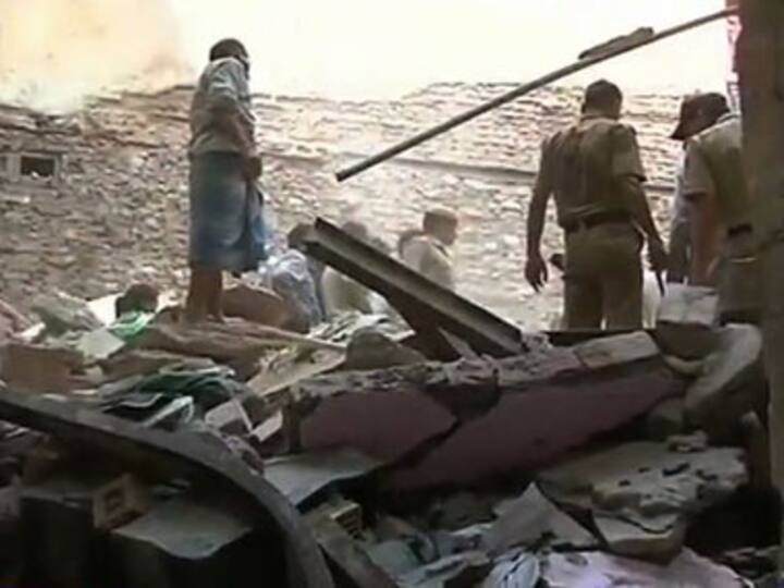 Uttar Pradesh: 3 killed, 50 injured in roof collapse Uttar Pradesh: 3 killed, 50 injured in roof collapse