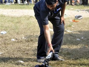 5 dead, 66 injured as blasts mar Narendra Modi rally 5 dead, 66 injured as blasts mar Narendra Modi rally