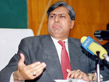 Panama Papers probe: Finance Minister Ishaq Dar asked to appear in court on 14 November in disproportionate asset case Panama Papers probe: Finance Minister Ishaq Dar asked to appear in court on 14 November in disproportionate asset case