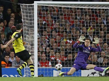 Lewandowski sucker punch helps Dortmund sink Arsenal Lewandowski sucker punch helps Dortmund sink Arsenal