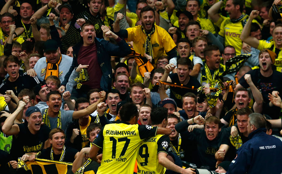 Photos: Lewandowski, Torres shine as Dortmund, Chelsea win on the road Photos: Lewandowski, Torres shine as Dortmund, Chelsea win on the road