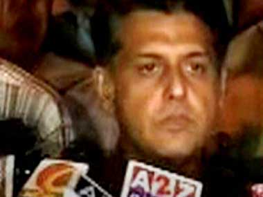Manish Tewari briefing the media after the Cabinet meeting. PTI