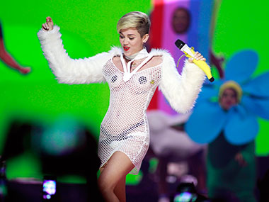 Sinead O'Connor vs Miley Cyrus: Who you calling a slut? Sinead O'Connor vs Miley Cyrus: Who you calling a slut?