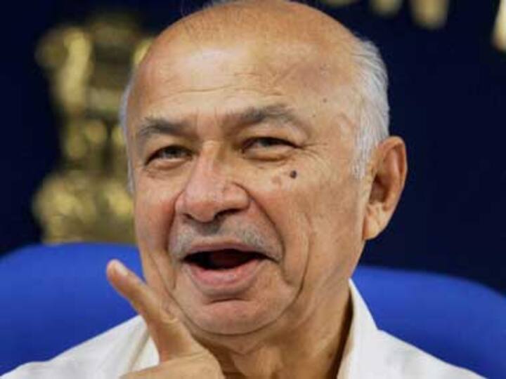 Patna blasts: Had alerted Bihar about possible attack, says Shinde