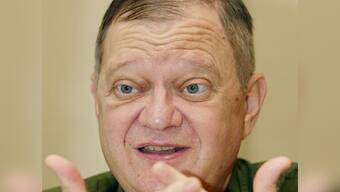 Best-selling author Tom Clancy dies at 66 