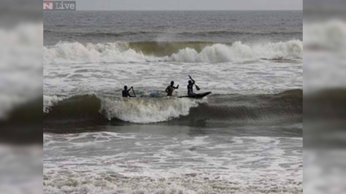 Cyclone Phailin: Paradip port shuts operations, clears vessels – Firstpost