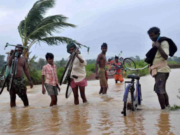 Floods ravage Odisha's coasts: Ten dead and lakhs marooned 