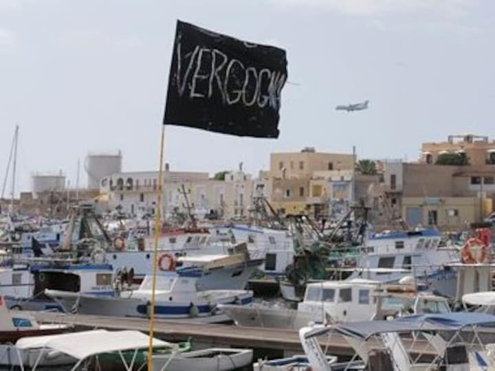 Italian coast guards still recovering hundreds of migrants missing after shipwreck