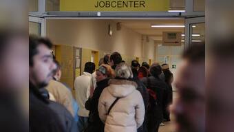 US unemployment numbers rise to 1,000 a week, near a six-year low