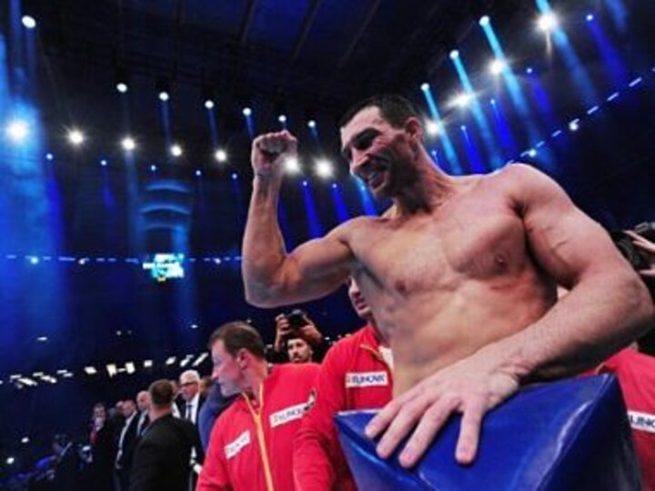 Vladimir Klitschko easily retains world heavyweight title