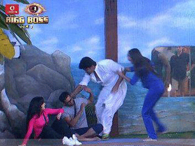 Bigg Boss dismisses Kushal, Gauhar walks out Bigg Boss dismisses Kushal, Gauhar walks out