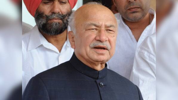 Have to console Seemandhra ministers: Shinde