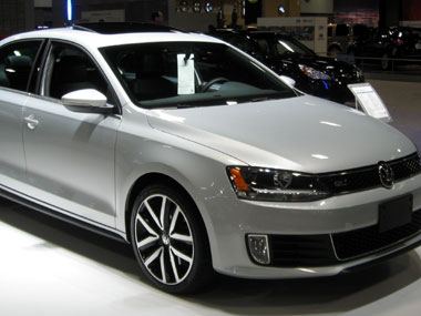 Volkswagen unveils new Jetta, starting price Rs 14 lakh Volkswagen unveils new Jetta, starting price Rs 14 lakh