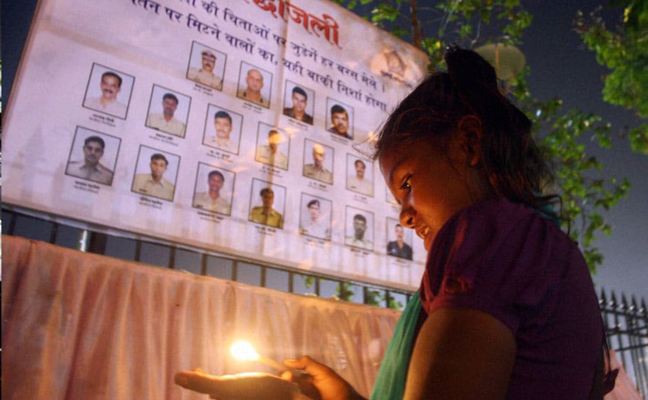 Photos People Pay Homage To Martyrs Victims Of 2611 Terror Attacks Mumbai News Firstpost