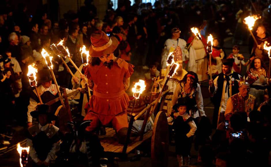 Bonfire societies parade through the streets with an effigy of Guy Fawkes during the Bonfire Night celebrations on November 5, 2013 in Lewes, Sussex in England. AFP