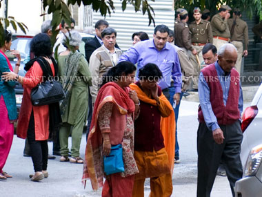 Extreme prejudice, cries family as Rajesh, Nupur Talwar taken away Extreme prejudice, cries family as Rajesh, Nupur Talwar taken away