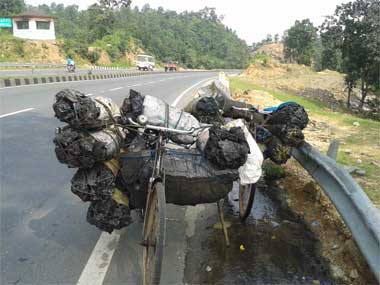 The untold coal story: Jharkhand's cycle pullers work for a pittance The untold coal story: Jharkhand's cycle pullers work for a pittance