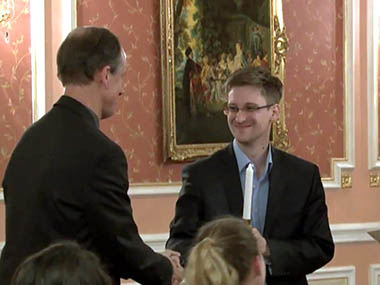 NSA chief says Snowden leaked up to 200,000 secret documents NSA chief says Snowden leaked up to 200,000 secret documents