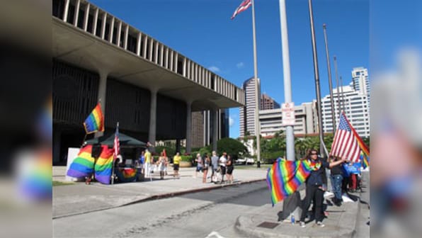 Hawaii to become gay wedding hotspot: signs same sex marriage bill 