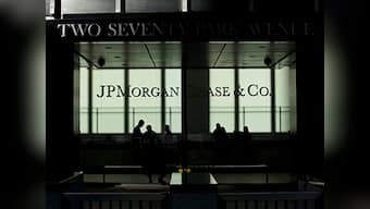 JPMorgan's legal troubles weigh on employee pay