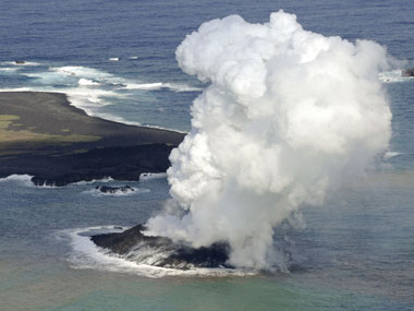 Volcanic eruption throws up new island off Tokyo Volcanic eruption throws up new island off Tokyo