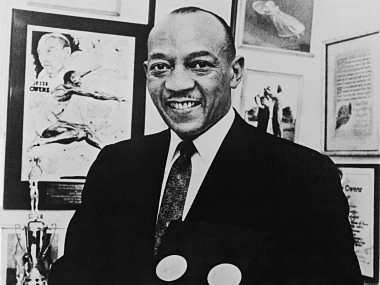 IOC says 'difficult to accept' Jesse Owen's gold medal auction IOC says 'difficult to accept' Jesse Owen's gold medal auction