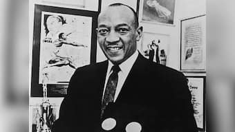 IOC says 'difficult to accept' Jesse Owen's gold medal auction