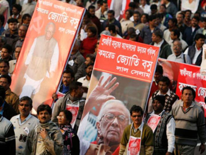 Former Bengal CM Jyoti Basu's statute vandalised in Howrah