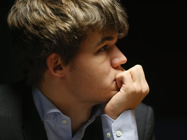 Carlsen prepares for Anand showdown by playing badminton, tennis Carlsen prepares for Anand showdown by playing badminton, tennis