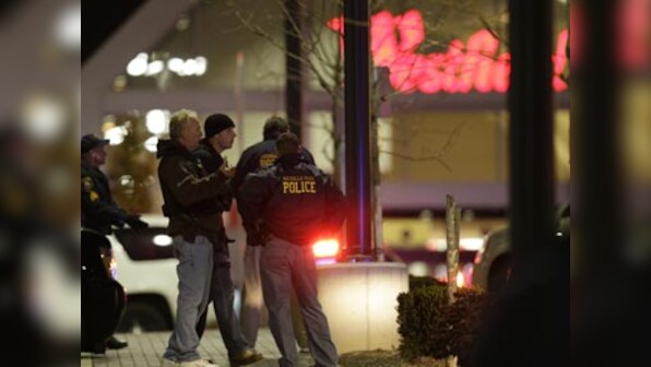 Suspect in New Jersey mall shooting found dead