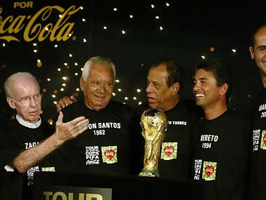 Brazilian World Cup winner Nilton Santos dies aged 88 Brazilian World Cup winner Nilton Santos dies aged 88