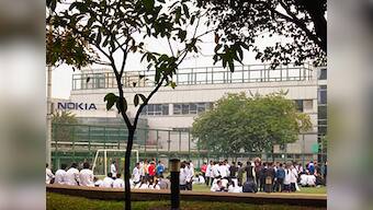 Hundreds of Chinese Nokia workers protest at Microsoft deal
