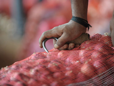 Robbers loot Onion truck, kill driver and cleaner Robbers loot Onion truck, kill driver and cleaner