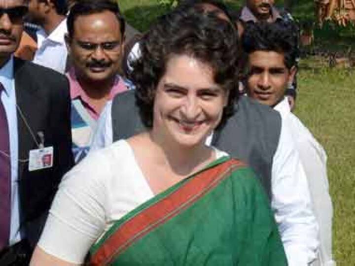 Priyanka pays tributes to Indira in Rae Bareli
