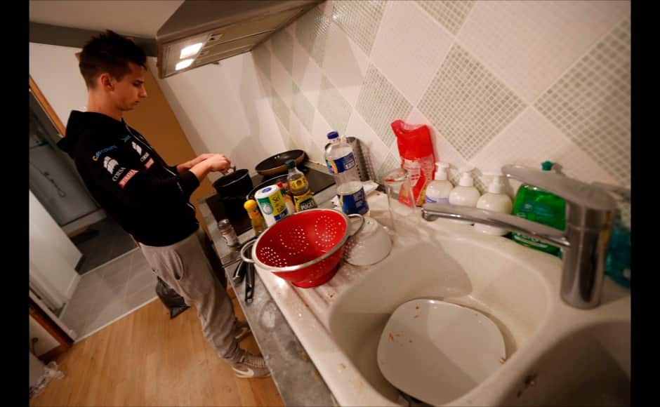 Millenium eSport professional gamer Johann of France, nicknamed Maniika, prepares a meal inside the kitchen of the Millenium Gaming House in Marseille Novembre 12, 2013. The Millenium Gaming House, which opened its doors in Marseille in 2011, is the most important French e-sport organization and houses pro gamers who live, game, eat and sleep full-time in the building. The house is dedicated to the training of Pro Gamers teams for International competitions. Players train long hours to master the difficulties and subtleties of only one game and participate in Lan-Parties around the world. E-Sports earnings has ranked the 100 players with the highest overall earnings from competitive gaming, with over 60 gamers who have earned over $100,000 in prize money. Picture taken November 12, 2013. REUTERS/Jean-Paul Pelissier 