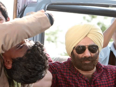 Sunny Deol hunting for good subject for son Karan's launch Sunny Deol hunting for good subject for son Karan's launch