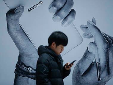A passenger using his mobile phone walks past an advertisement promoting Samsung Electronics' Galaxy Note 3 at its exhibition hall at a railway station in Seoul November 25, 2013. Samsung Electronics Co is expected to spend around $14 billion - more than Iceland's GDP - on advertising and marketing this year, but it doesn't always get value for money. The outlay buys the South Korean technology giant publicity in TV and cinema ads, on billboards, and at sports and arts events from the Sydney Opera House to New York's Radio City Music Hall. Google Inc spent less on buying Motorola's handset business. Picture taken on November 25, 2013. Reuters