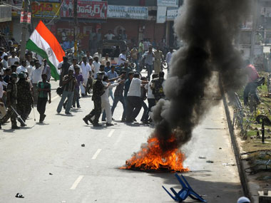 Telangana: YSR Cong workers arrested as they continue agitation Telangana: YSR Cong workers arrested as they continue agitation