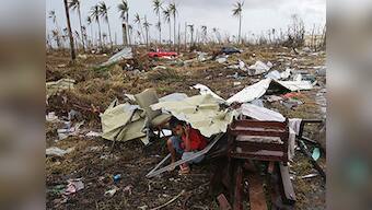 2 planes, 3,000 people: Misery in typhoon Haiyan-hit city