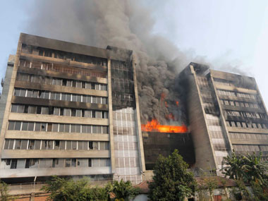 Huge fire destroys key Bangladesh garment factory, no one killed  Huge fire destroys key Bangladesh garment factory, no one killed