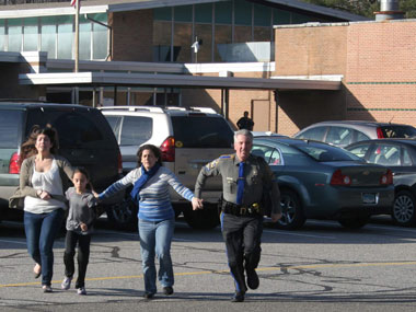 Yale University on lockdown as cops investigate reports of gunman Yale University on lockdown as cops investigate reports of gunman
